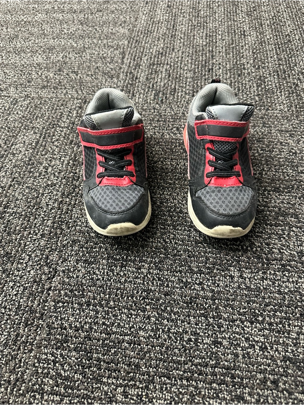 Kids Black/Red/Gray Hook & Loop Low Top Sneaker Synthetic Sz 12 EU30